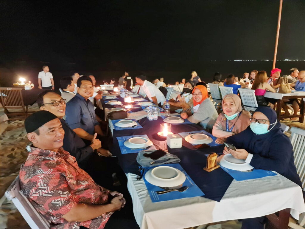 Acara Undangan Makan Malam Dekan FKP Prof. Dr. I Wayan Nuarsa dan jajaran dengan Asesor Ban-PT