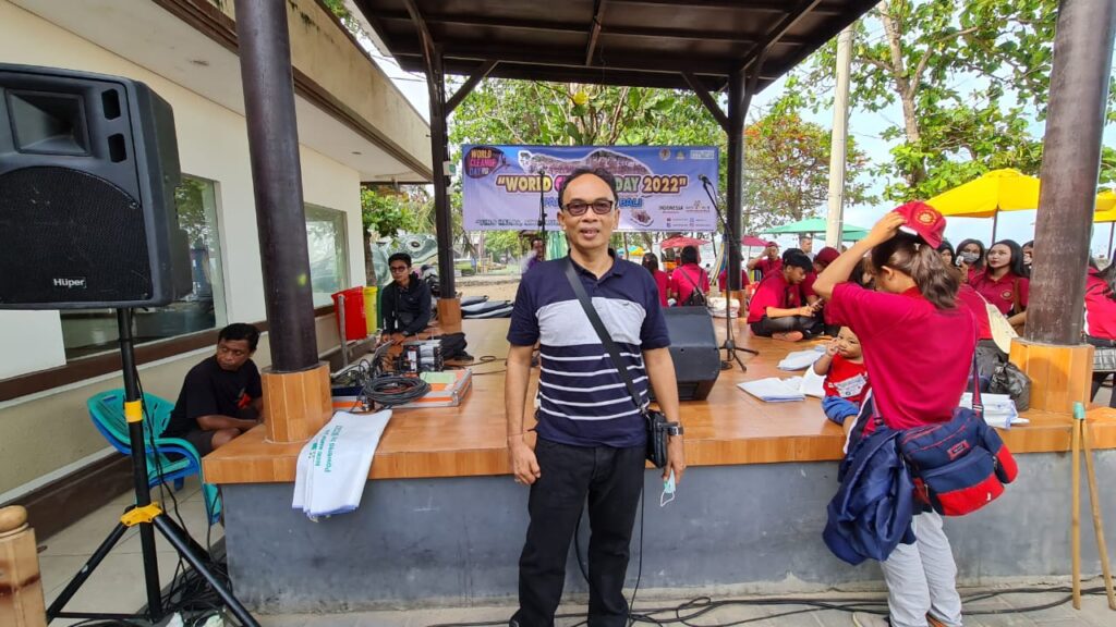 Aksi Word Cleanup Day (WCD) Bali di Pantai Kuta, dihadiri Dekan FKP Unud  Prof. Dr. I Wayan Nuarsa